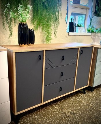 Комод 3 ящ. двухств. Байкал Графит/Дуб золотой (СВ) в Ревде - revda.mebel-e96.ru