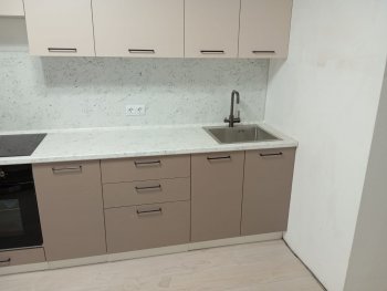 Кухонный гарнитур высокий Латте 3000 мм, Стол. 38 мм в Ревде - revda.mebel-e96.ru